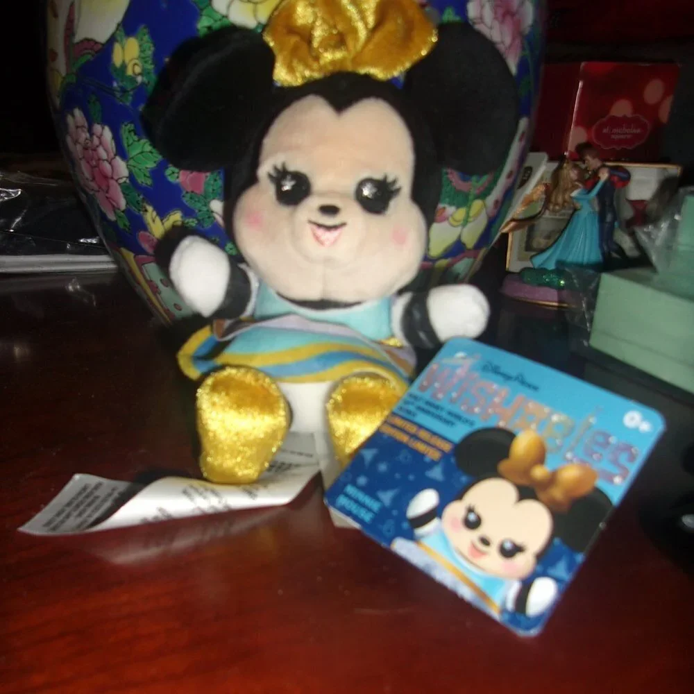 Disney Wishables Plush - 50th Anniversary - Minnie Mouse New with tags